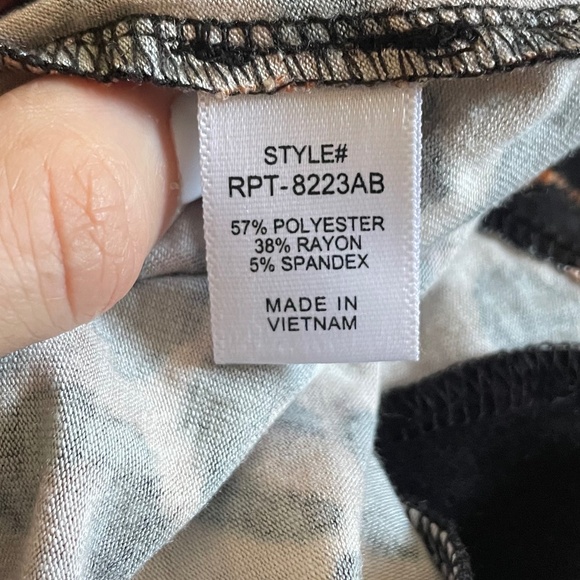 🆕 Women's Zenana Long Sleeve Black and Leopard Tunic Top - Size M - Picture 9 of 10